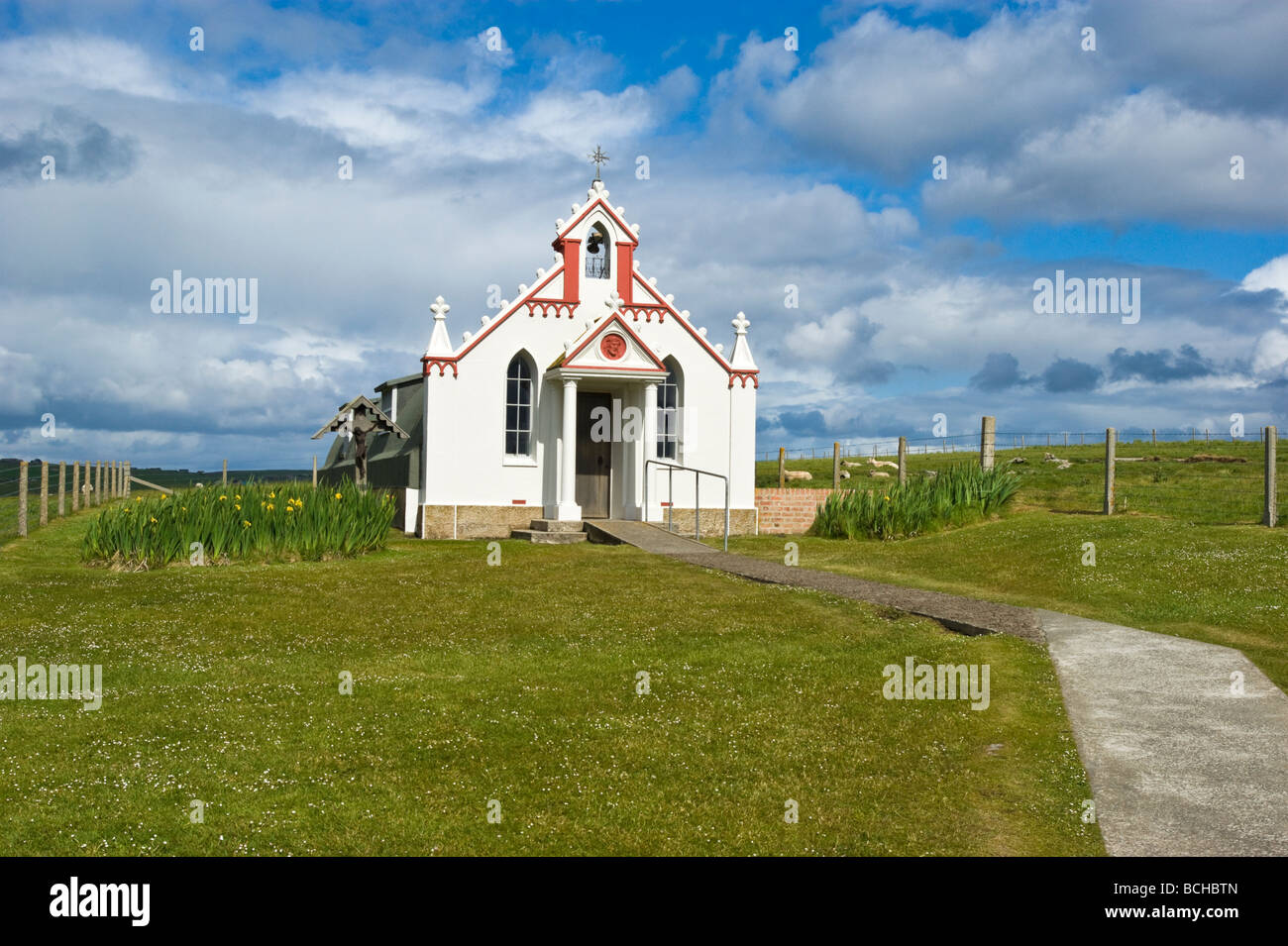 Die italienische Kapelle auf der kleinen Insel Lamb Holm in Schottland Orkney Stockfoto