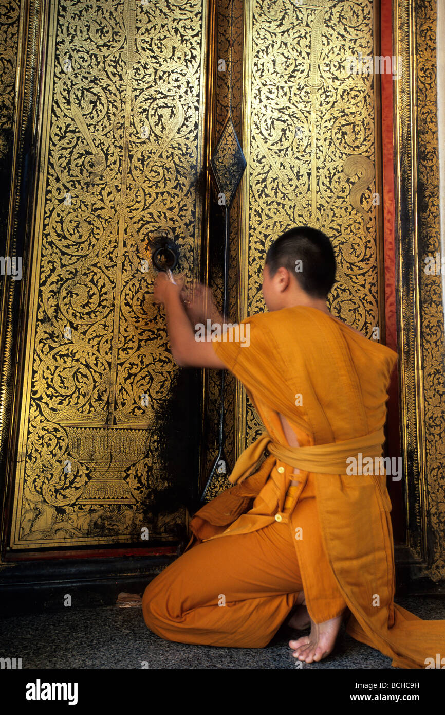 Mönch im Wat Phanang Choen Tempel Ayuttaya Thailand Stockfoto