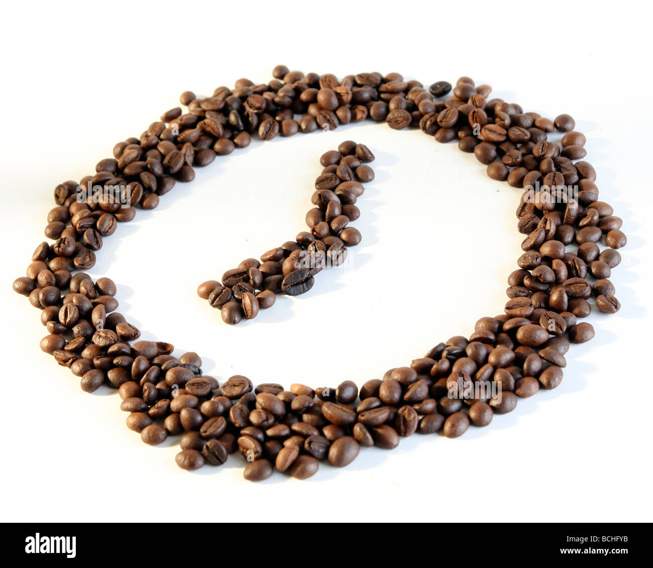 Uhr aus Kaffeebohnen gemacht Stockfoto