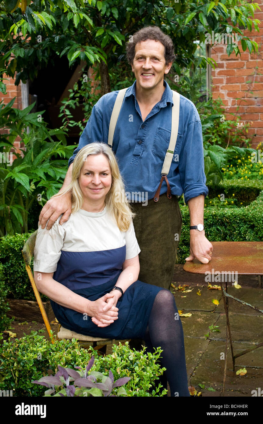 TV-Moderatorin, Bio-Gärtner, Autor und Referent für Gartenbau Monty Don(b1955) und Frau Sarah. Stockfoto
