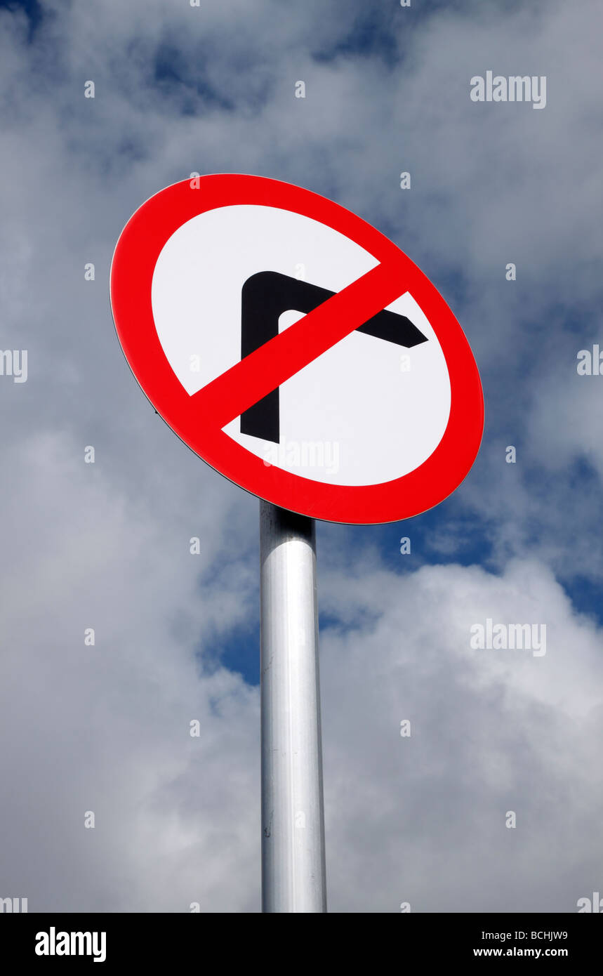 Eine britische Nein rechts drehen Straßenschild. Stockfoto
