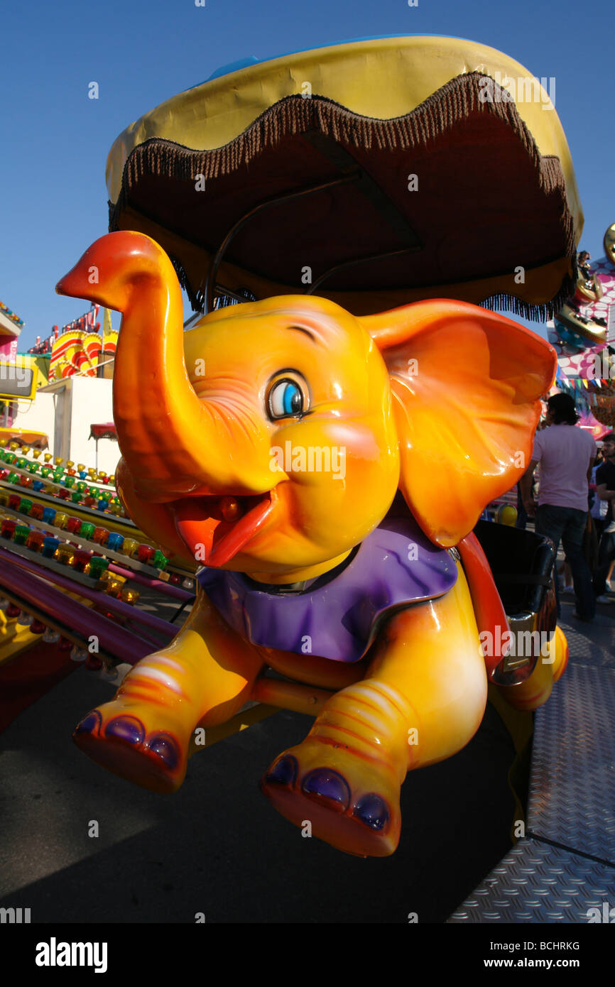 Elefanten-Karussell in Frühlingsfest München Bayern Deutschland Stockfoto