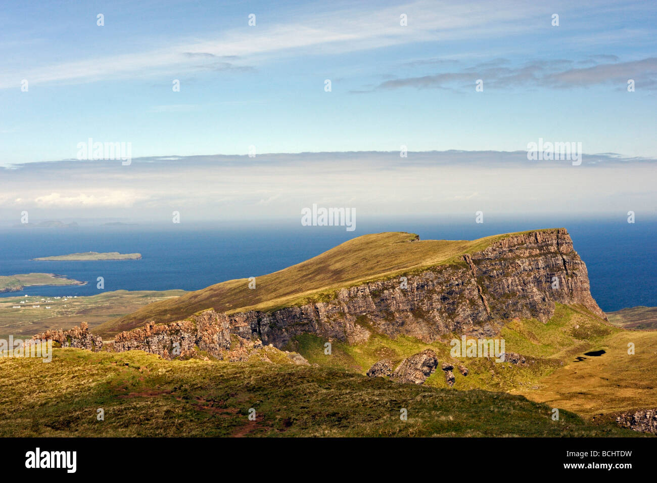 Flodigarry und Flodigarry Insel aus der Quiraing. Trotternish, Isle Of Skye, innere Hebriden, Schottland, Vereinigtes Königreich, Europa. Stockfoto