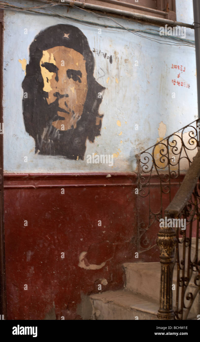 Bild von Che Guevara auf Wand des Wohnblocks in Havanna, Kuba, Westindische Inseln, Karibik, Mittelamerika Stockfoto