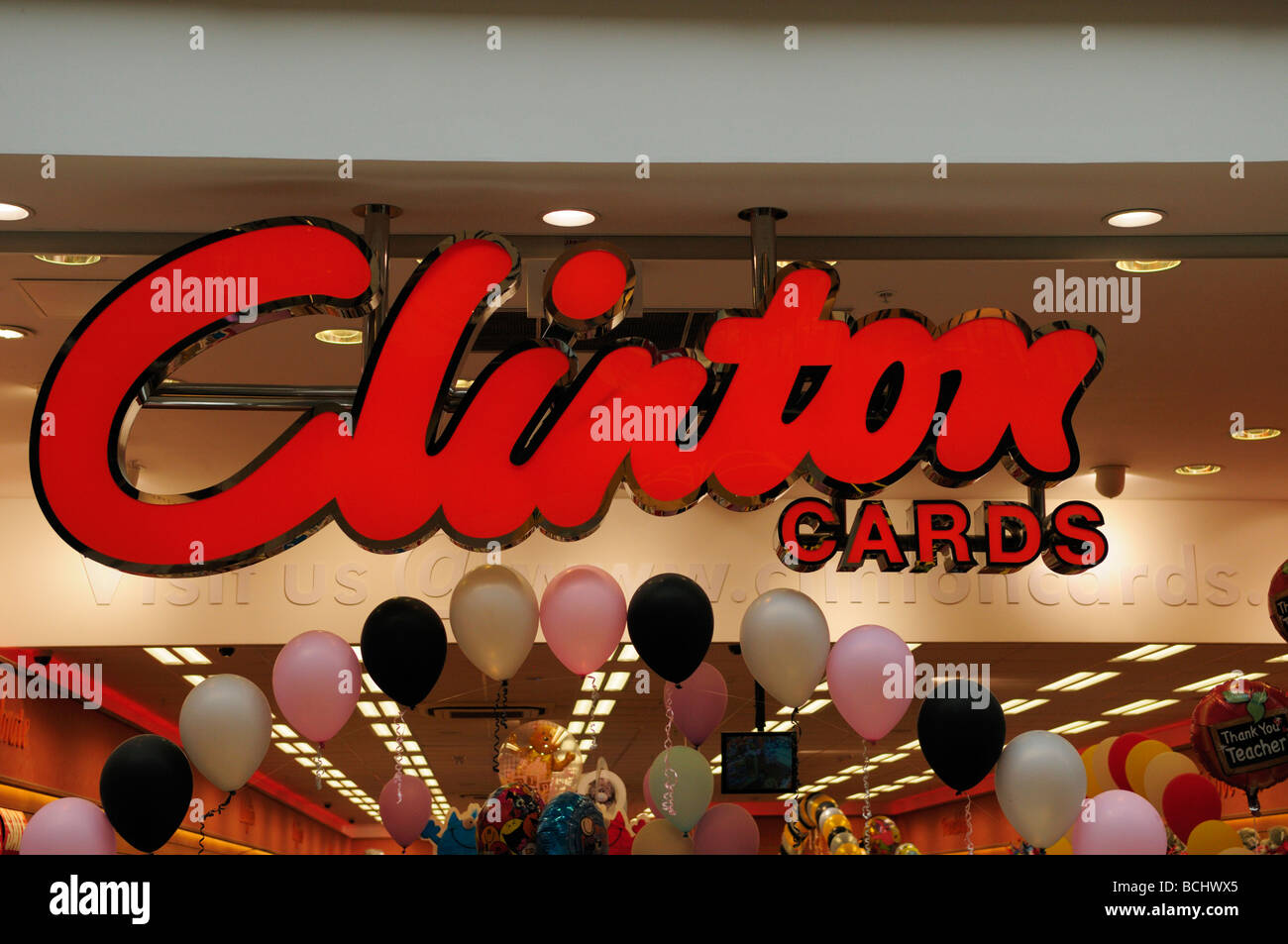 Zeichen und Shop Anzeige Clinton Karten, Cambridge England UK Stockfoto