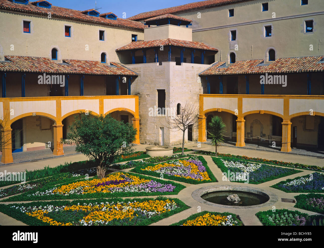Das Krankenhaus in Arles, wo Vincent Van Gogh behandelt wurde, dann wissen, wie das Hotel-Dieu oder Maison de Sante jetzt Espace Van Gogh Stockfoto