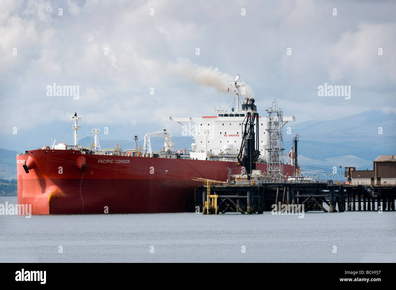 Öl-Tanker "Pacific Condor" bei Nigg Terminal im Cromarty Firth Stockfoto