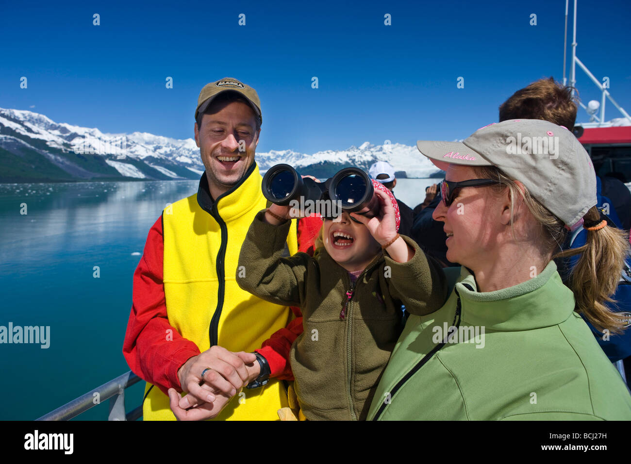Leuchtenfamilie Sightseeing in College Fjord vom Deck der einen Tour Boot, Prinz-William-Sund, Sommer, Süden-Zentral-Alaska Stockfoto