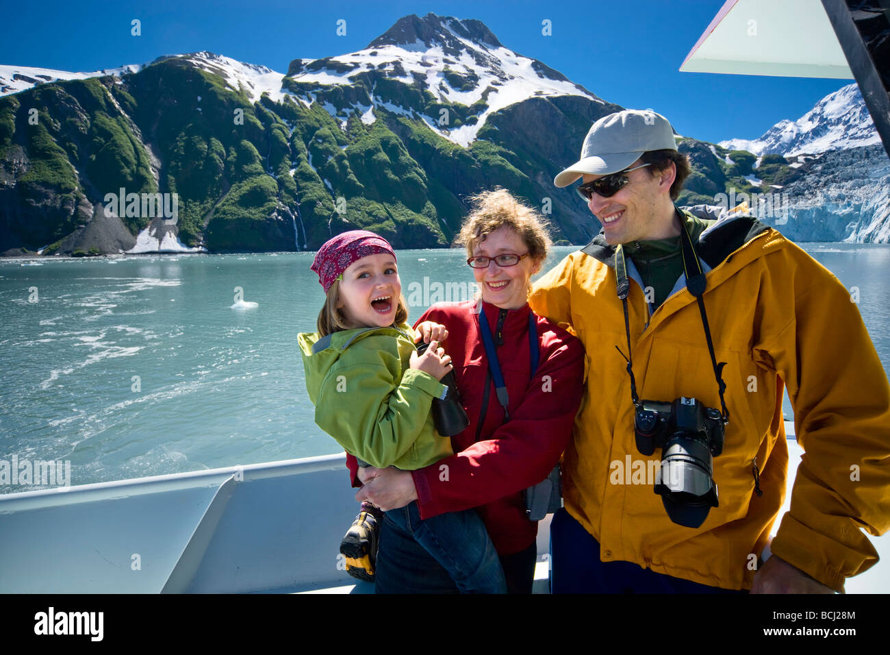 Leuchtenfamilie Sightseeing in College Fjord vom Deck der einen Tour Boot, Prinz-William-Sund, Sommer, Süden-Zentral-Alaska Stockfoto