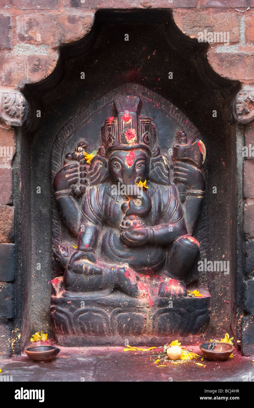 Kathmandy, Nepal.  Nahaufnahme der Votiv Schrein, der Hindu-Gott Ganesh. Stockfoto