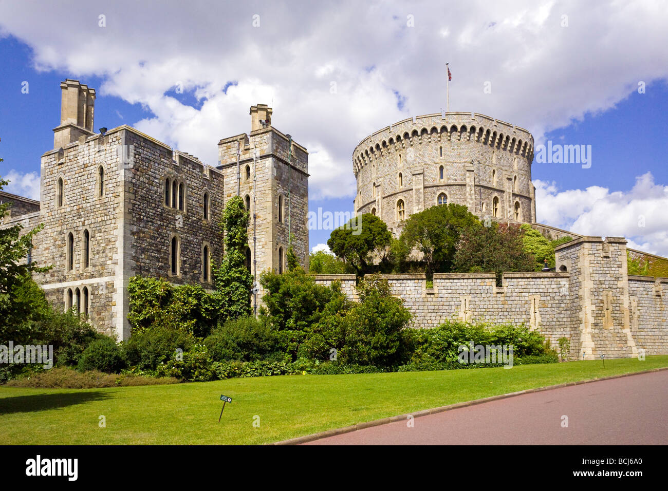Wände und Rundturm, Windsor Castle, Berkshire, England, offizielle Heimat von ihrer Majestät Königin Elizabeth II Stockfoto