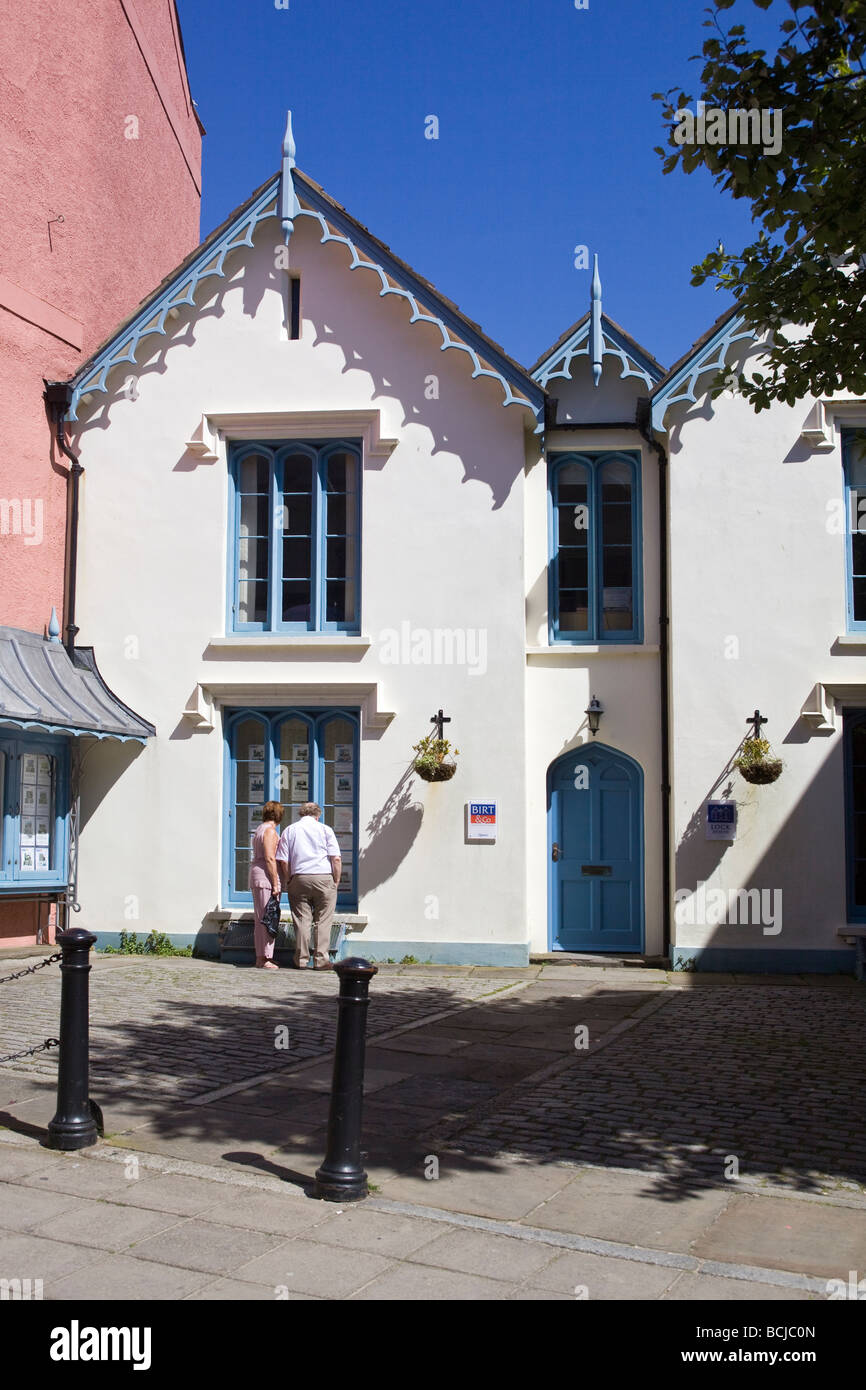 Immobilienmakler Birt und Co Schloss Haus Tenby South Wales Stockfoto