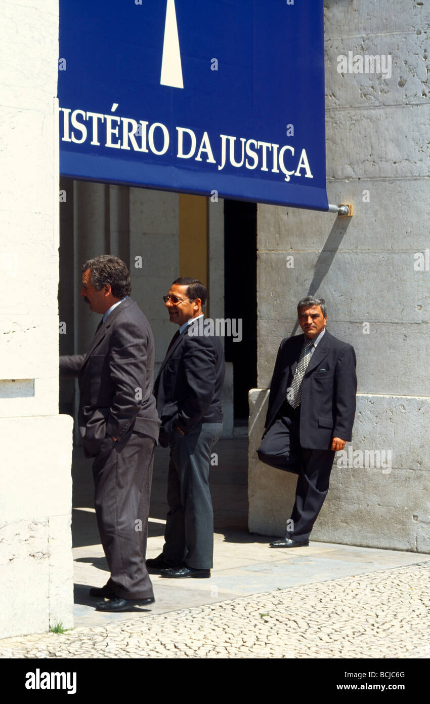 Baixa Lissabon Portugal Praca Comercio Ministerium von Gerechtigkeit Geschäftsleute Stockfoto