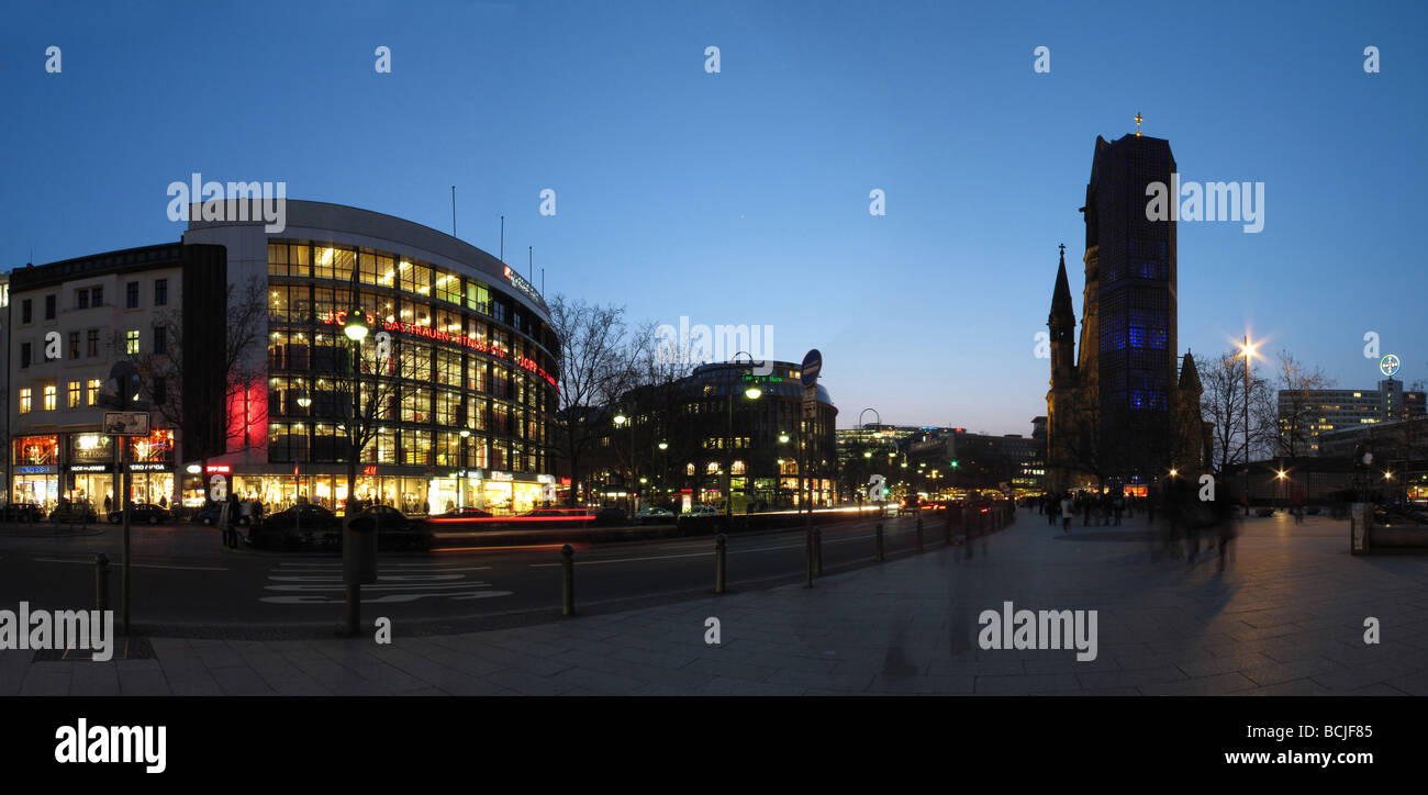 Deutschland Berlin Kaiser-Wilhelm-Gedächtniskirche und Kurfürstendamm u-Bahn Stockfoto