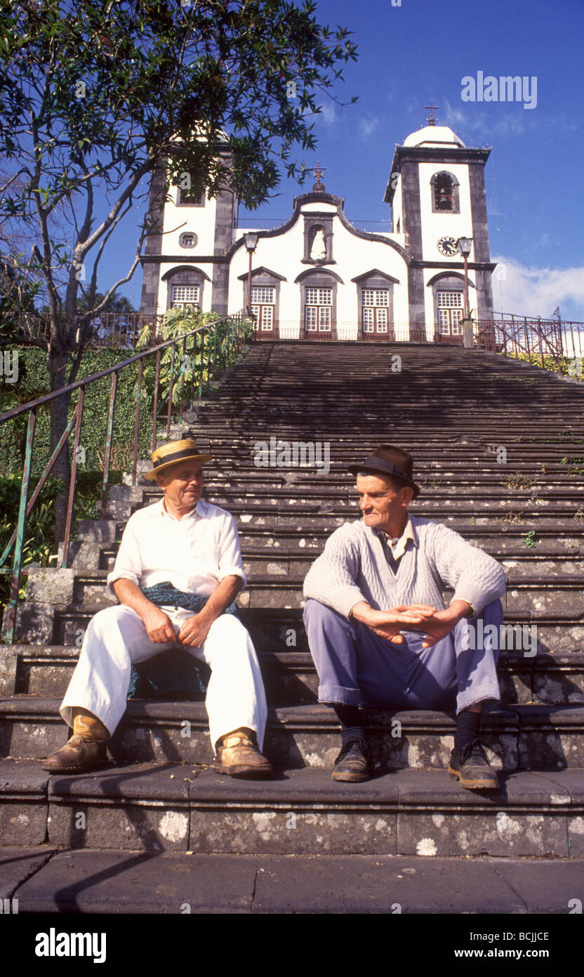 Gespräch über die Kirche Stufen am Monte, einer Gemeinde Madeiras Hauptstadt Funchal Stockfoto