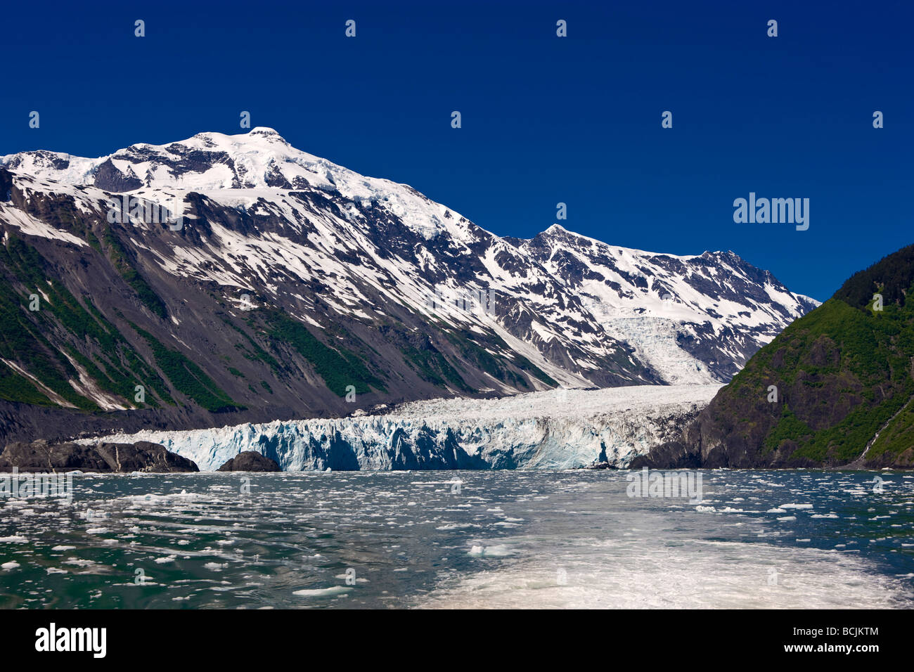 Überraschung-Gletscher in Harriman Fjord gesehen von der Terrasse auf dem Klondike Express Tourenboot, Prince William Sound, Alaska Stockfoto
