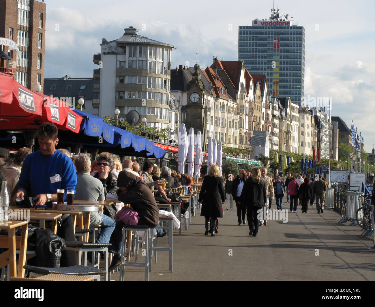 Deutschland Nordrhein-Westfalen Düsseldorf Fluss Rheinpromenade Stockfoto