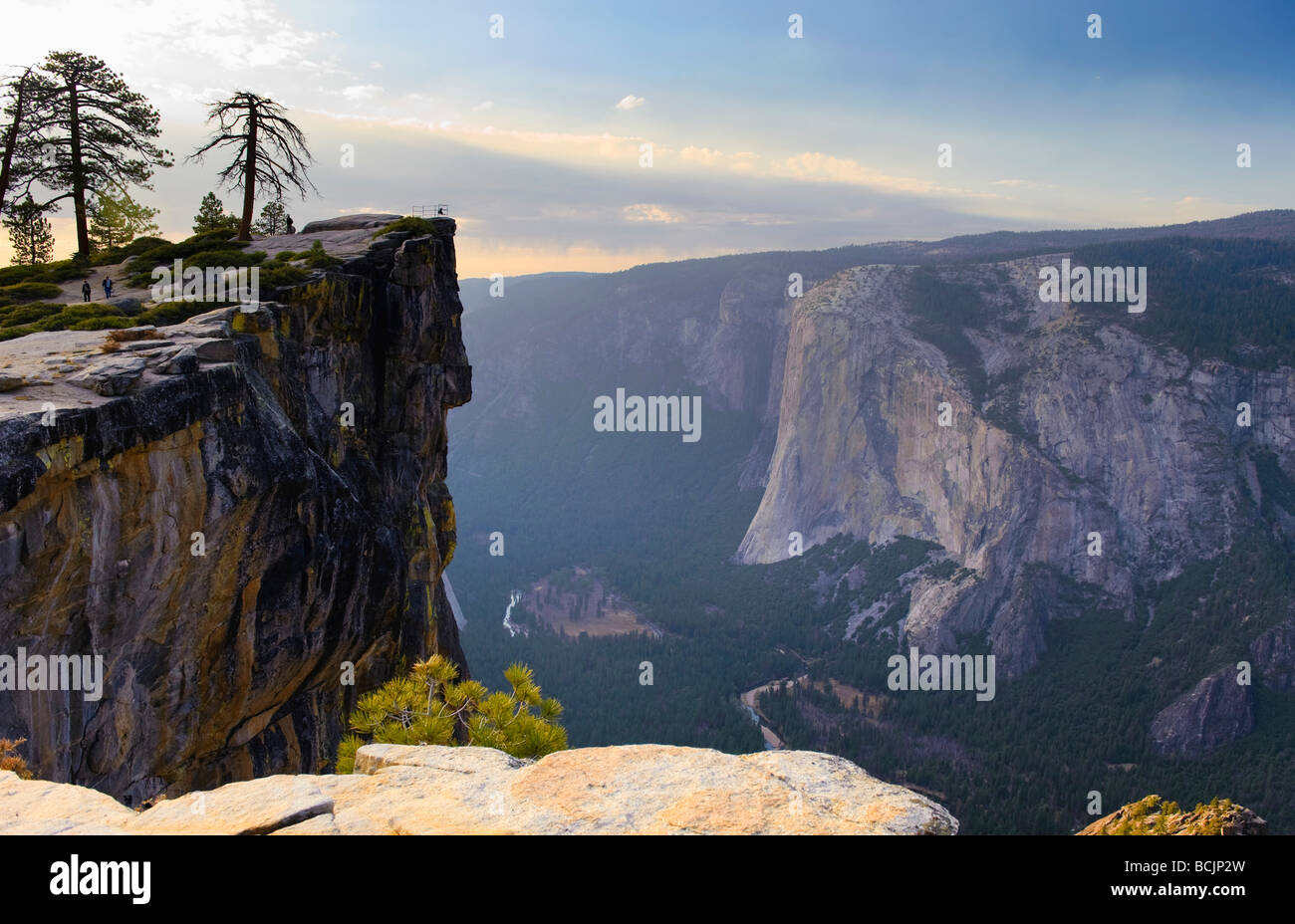 USA, California, Yosemite-Nationalpark, Taft Point, erhöhten Blick auf El Capitan und Yosemite Valley Stockfoto