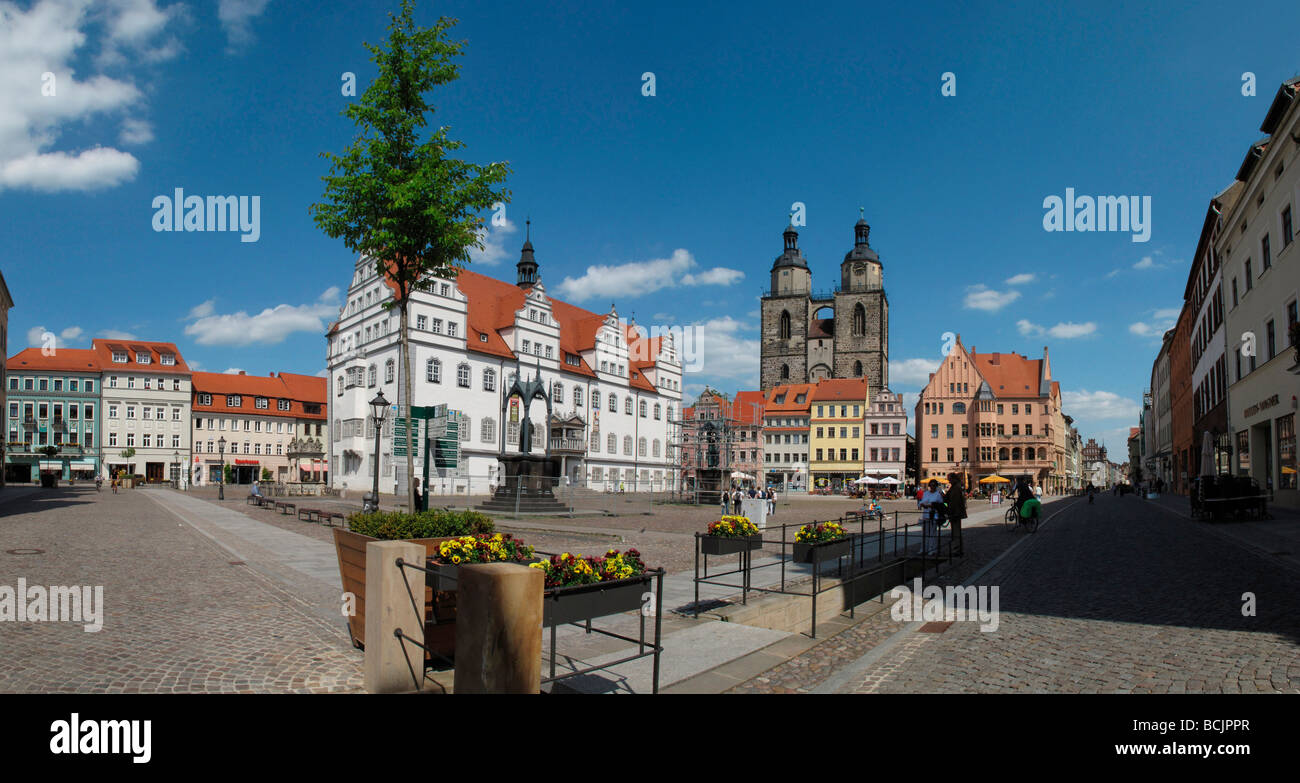 Panorama der Marktplatz mit Statue von Martin Luther in Wittenberg Deutschland Mai 09 Stockfoto