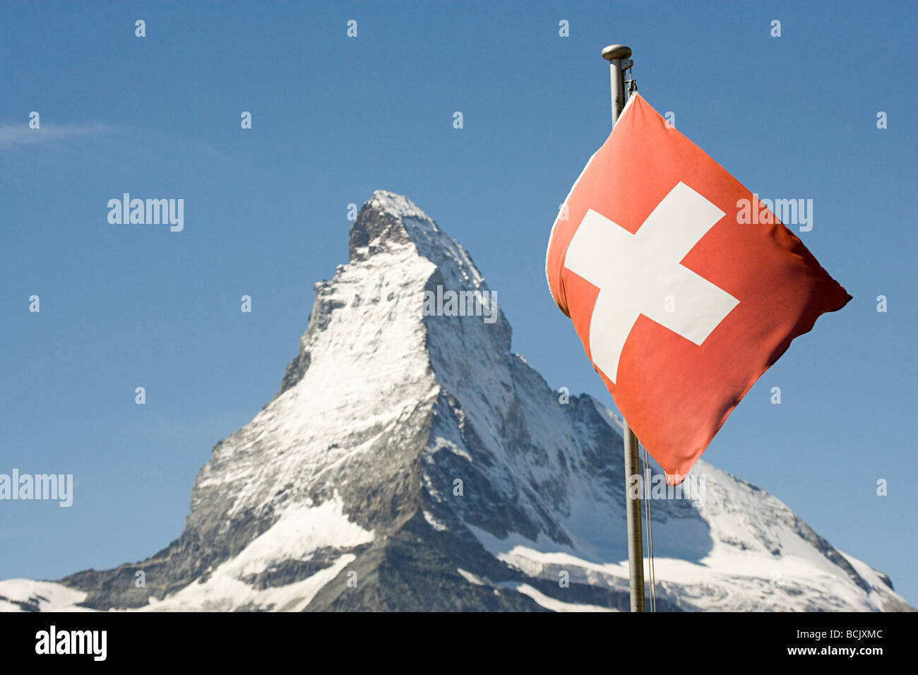 Schweizer Flagge und matterhorn Stockfoto