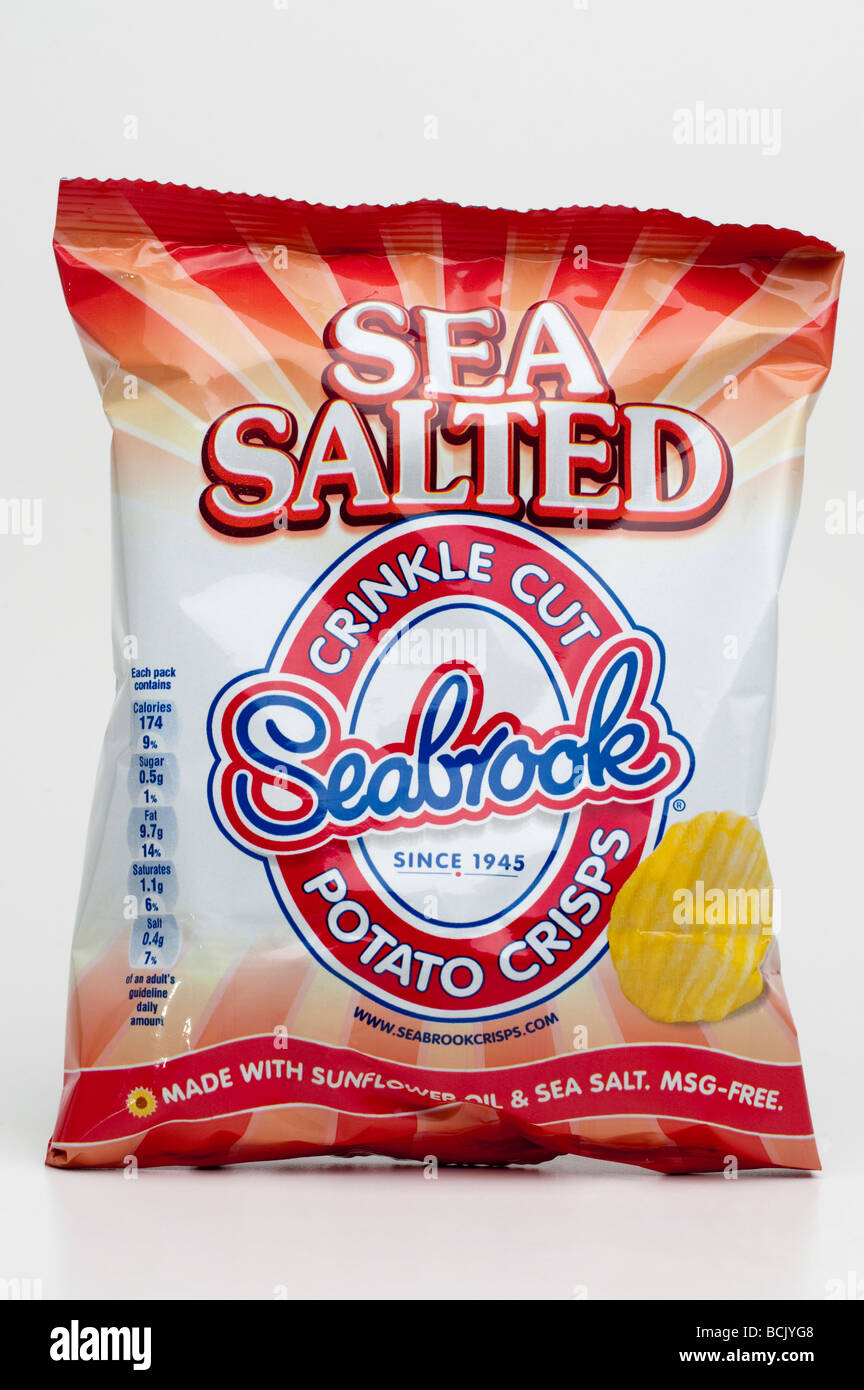 Paket von Seabrook "crinkle Cut" plain Meer gesalzene Kartoffelchips Stockfoto