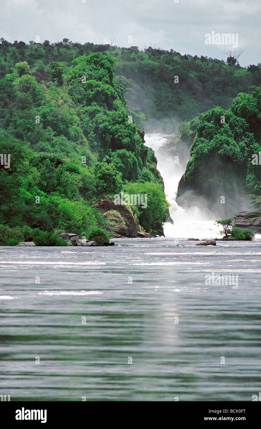 Murchison Falls gesehen vom Fluss Murchison Falls National Park Uganda MURCHISON KABALEGA fällt Wasserfall Nil Nil Stockfoto