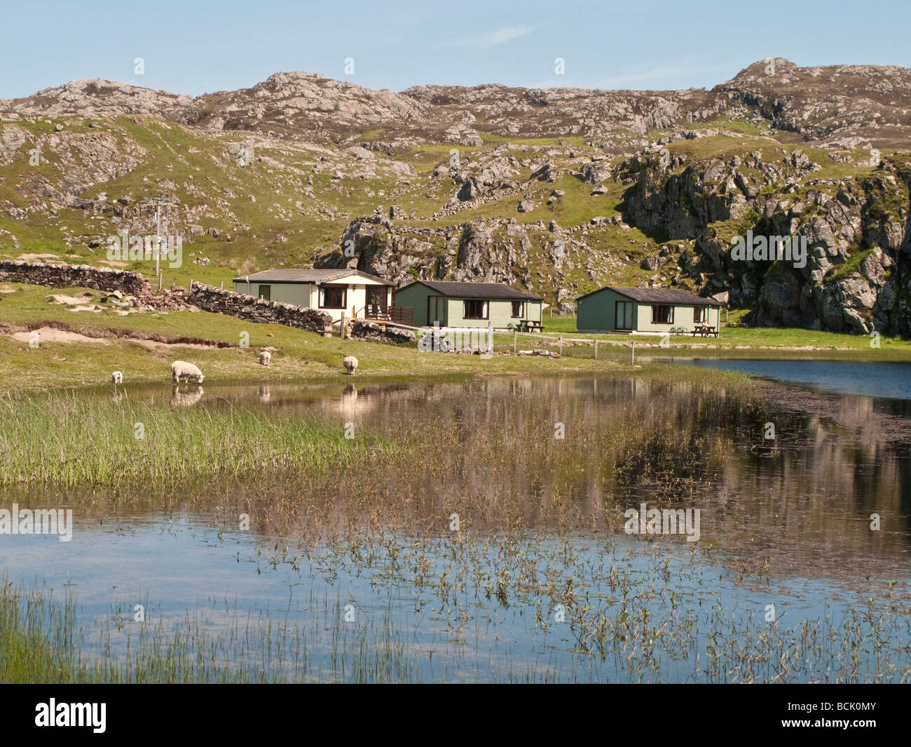 Holz-Kabinen von Lochside in Schottland, Vereinigtes Königreich Stockfoto