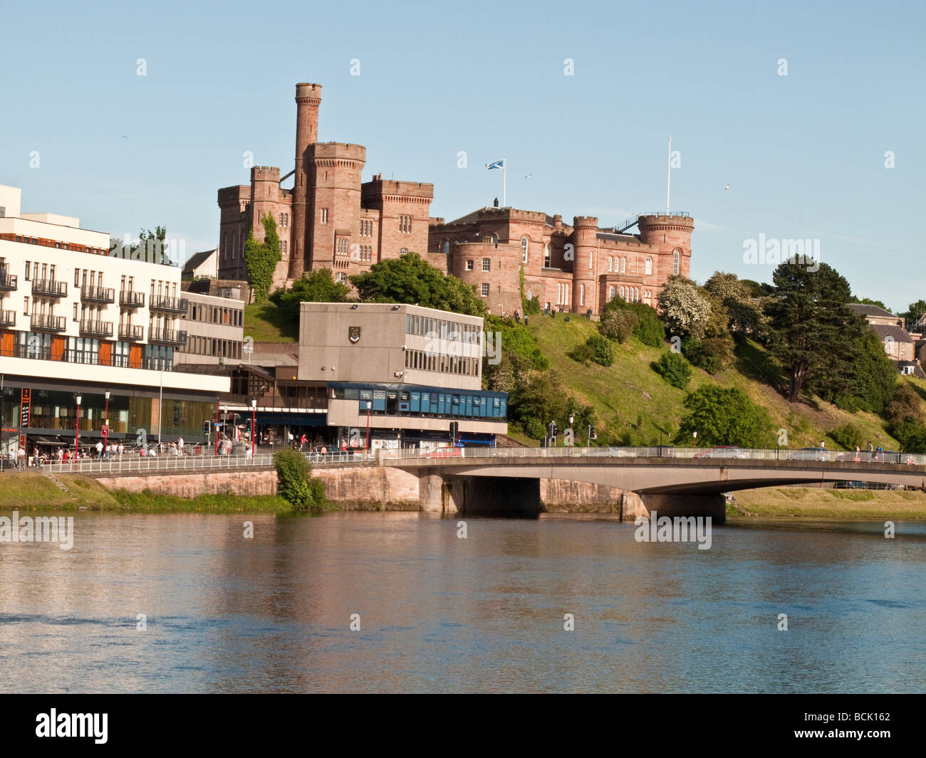 Inverness Castle über Fluß Inver Stockfoto