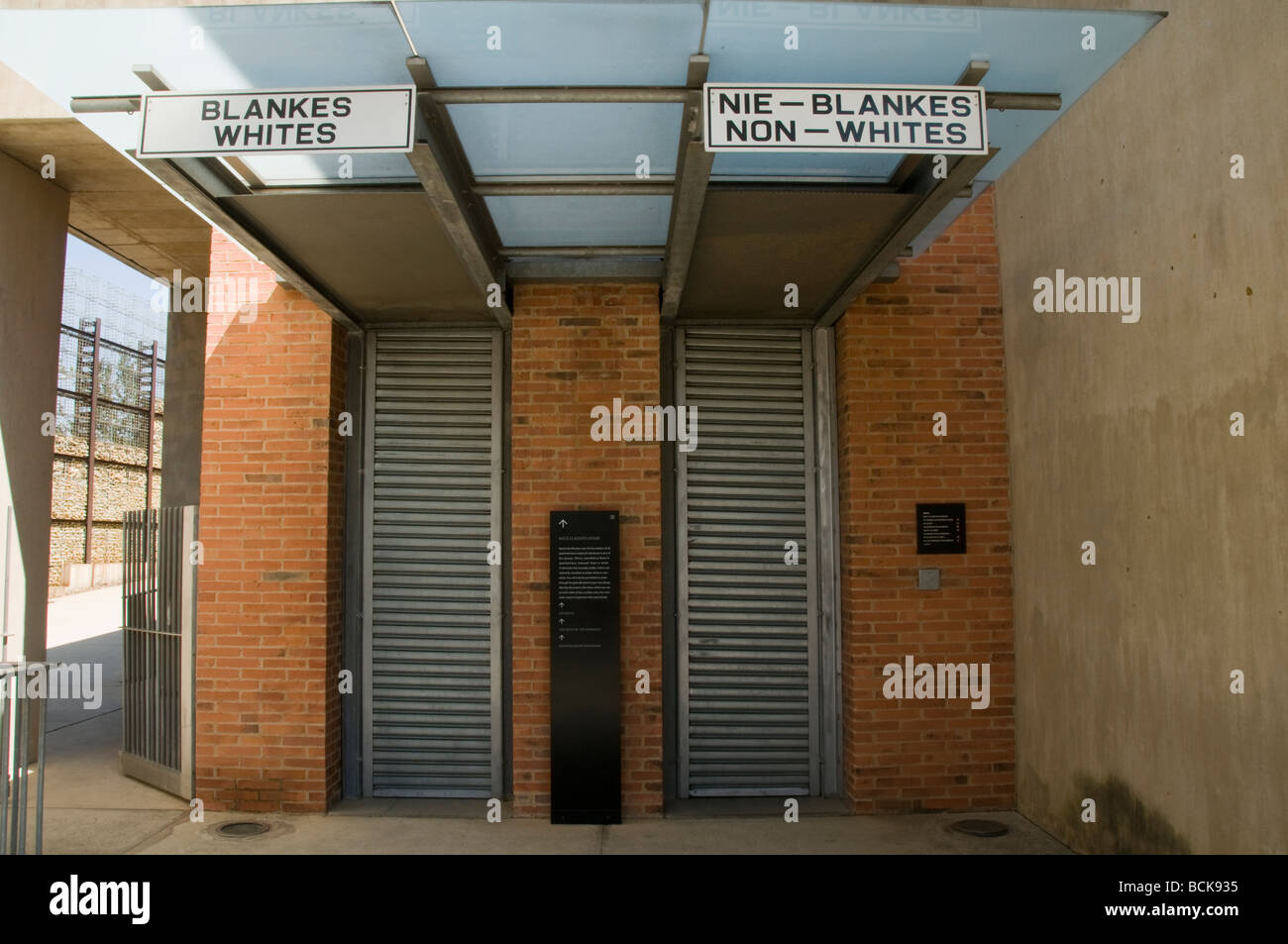 wie Leben im Apartheid Museum in Johannesburg in Südafrika war anzeigen Stockfoto
