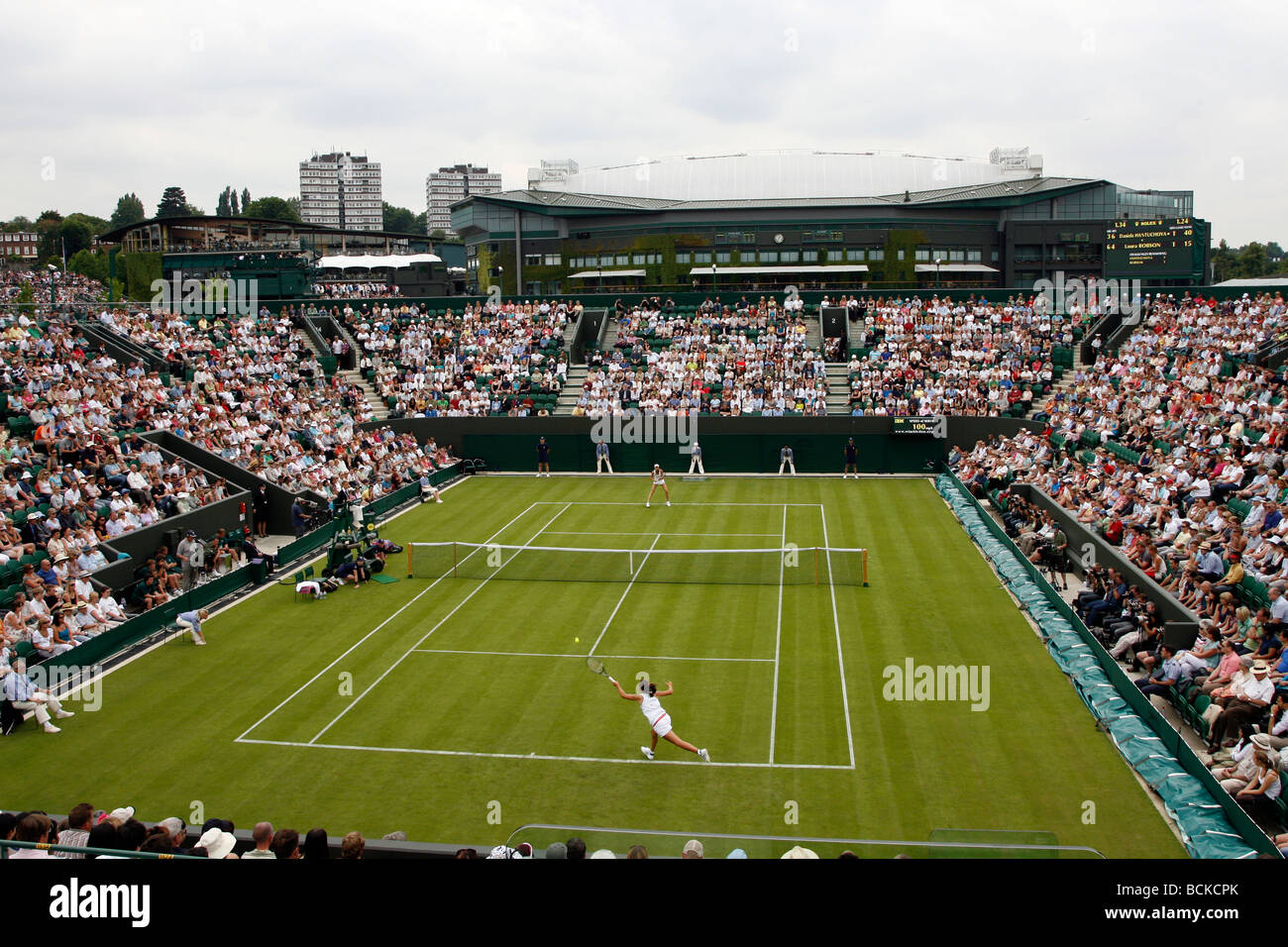 Blick auf ein Match gespielt auf den neuen Court 2 während der 2009 Wimbledon Tennis Championships Stockfoto