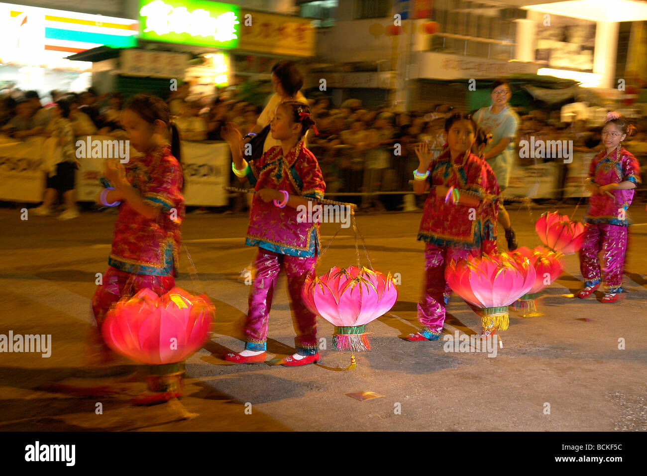 China Hong Kong Causeway Bay Tai Hang Dorf Feuer Drachentanz auf Mittherbstfest oder Mondfest Stockfoto