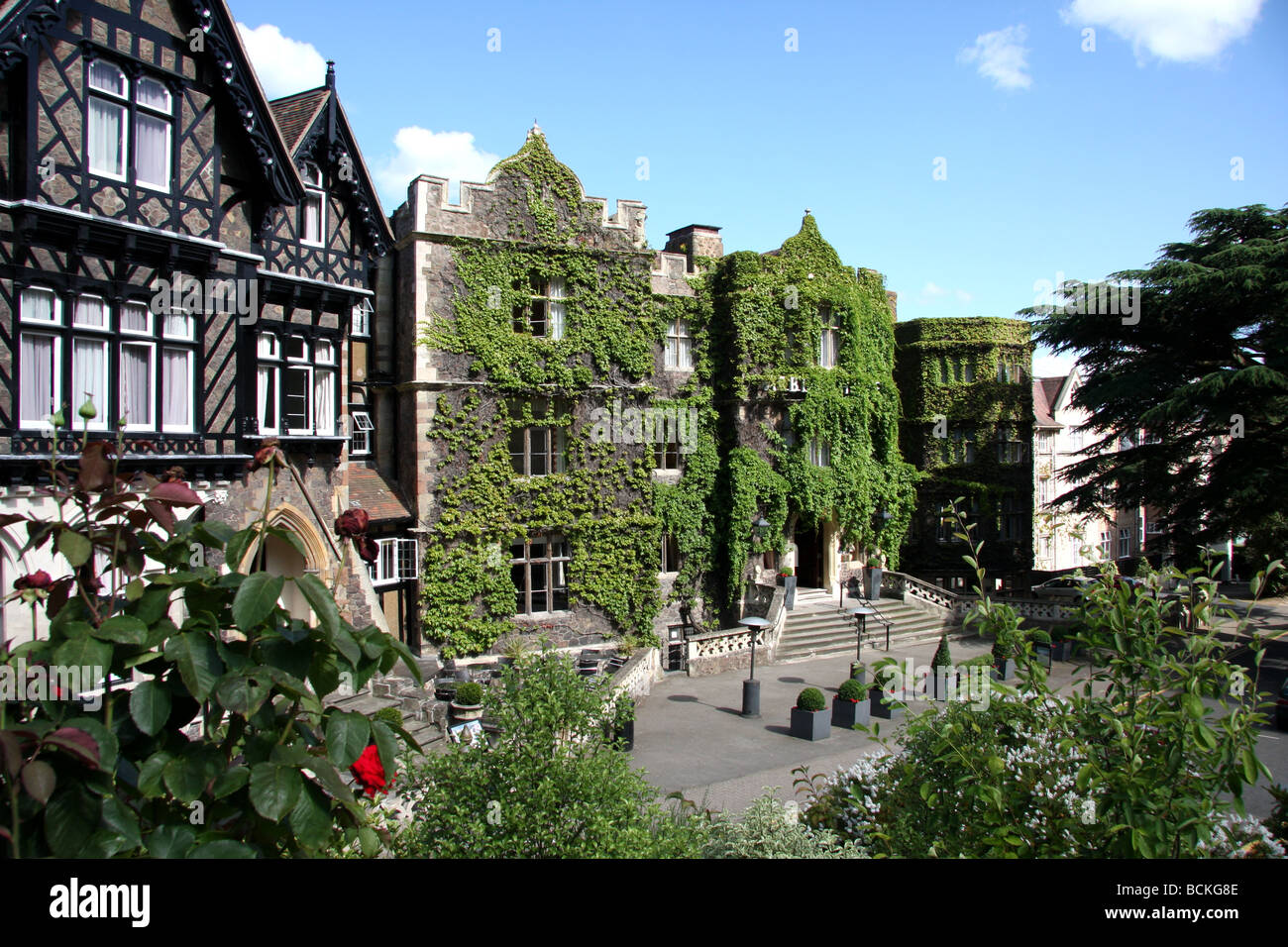 Efeu bedeckt vorne Abbey Hotel, Malvern, Worcestershire Stockfoto