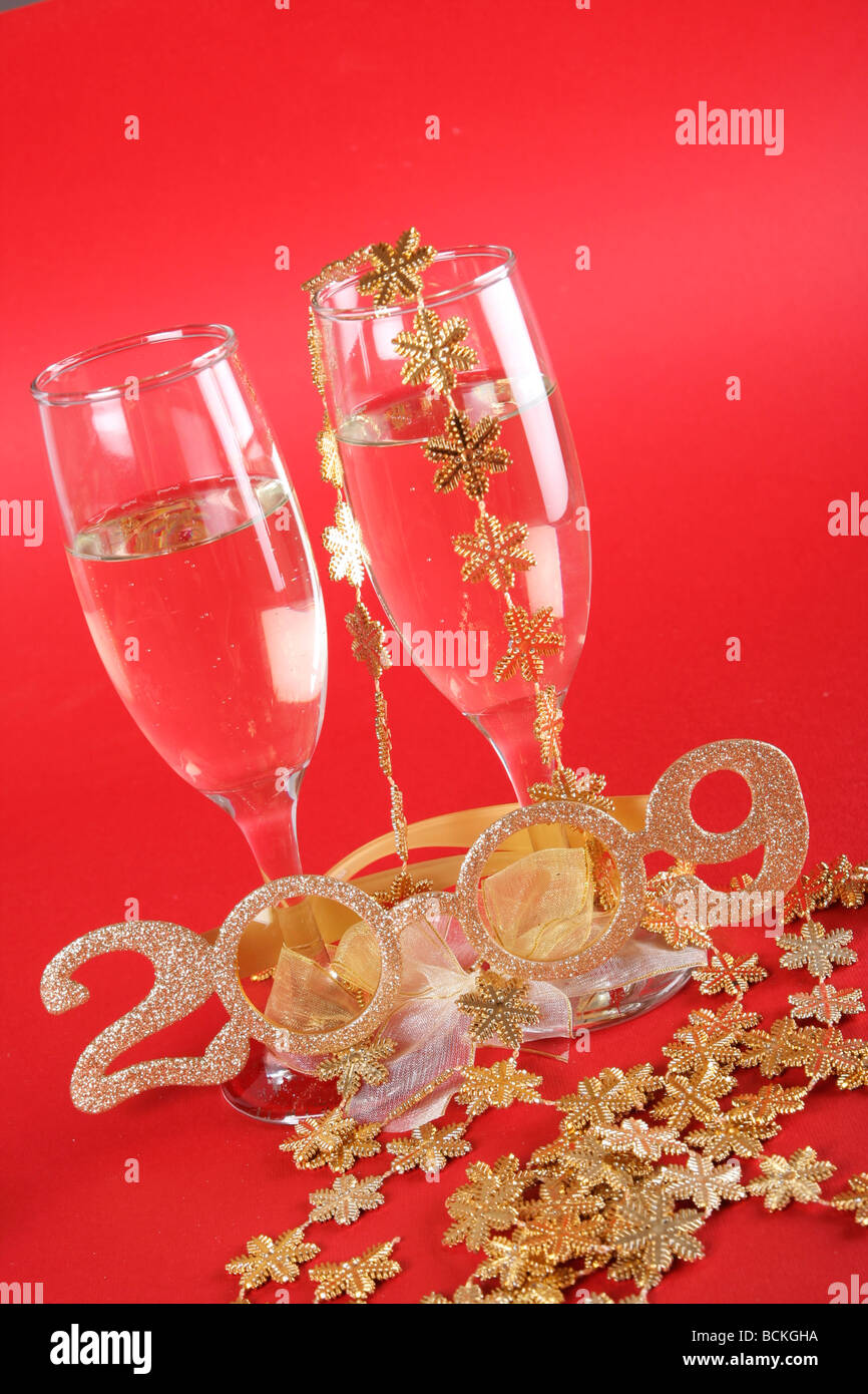 Silvester-Party mit Champagner-Gläser Stockfoto