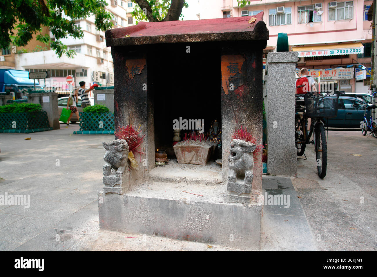 China Hong Kong Tai Po Bezirk Gottheit der Erde hinter der Man Mo Tempel am Fu Shin Straße Markt unter freiem Himmel Stockfoto