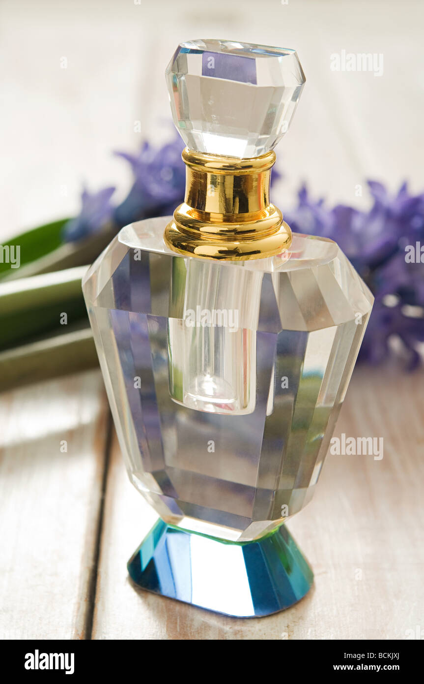 Parfüm und Blumen Stockfoto