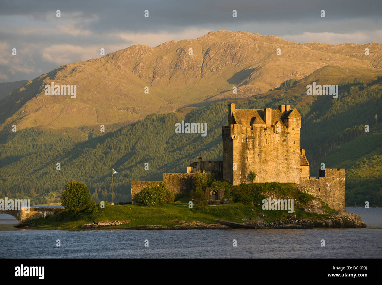 Eilean Donan Castle, Dornie, Kyle of Lochalsh, Scotland Sommer Sonnenuntergang Stockfoto