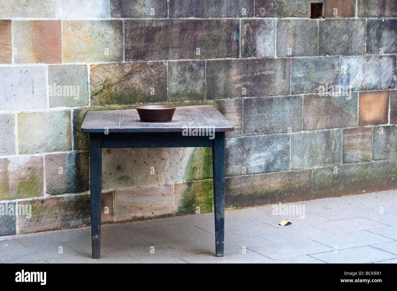 Tisch und Schüssel, Irish Famine Memorial Sydney Australia Stockfoto