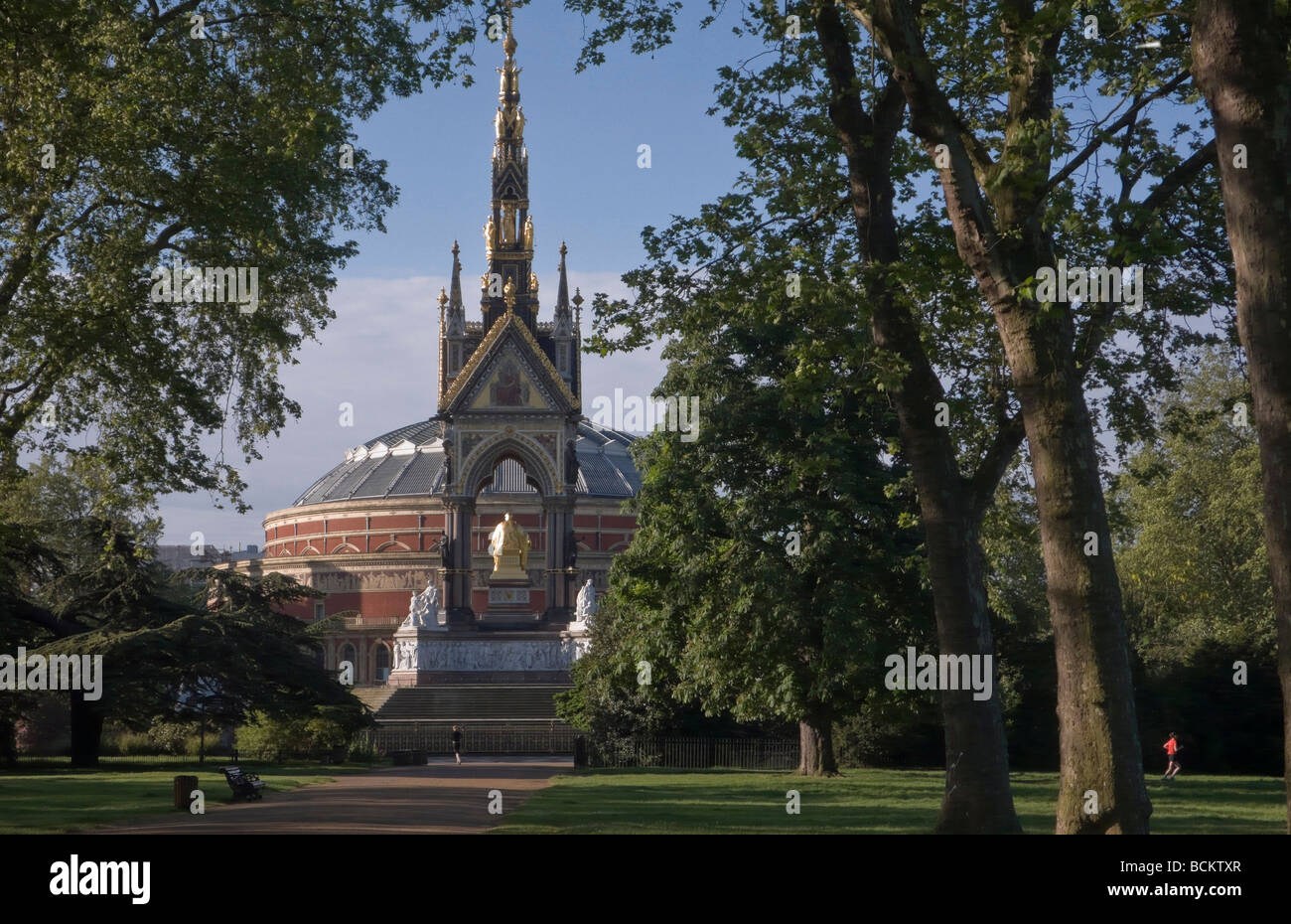 Das Albert Memorial und die Albert Hall, Kensington Gardens Stockfoto