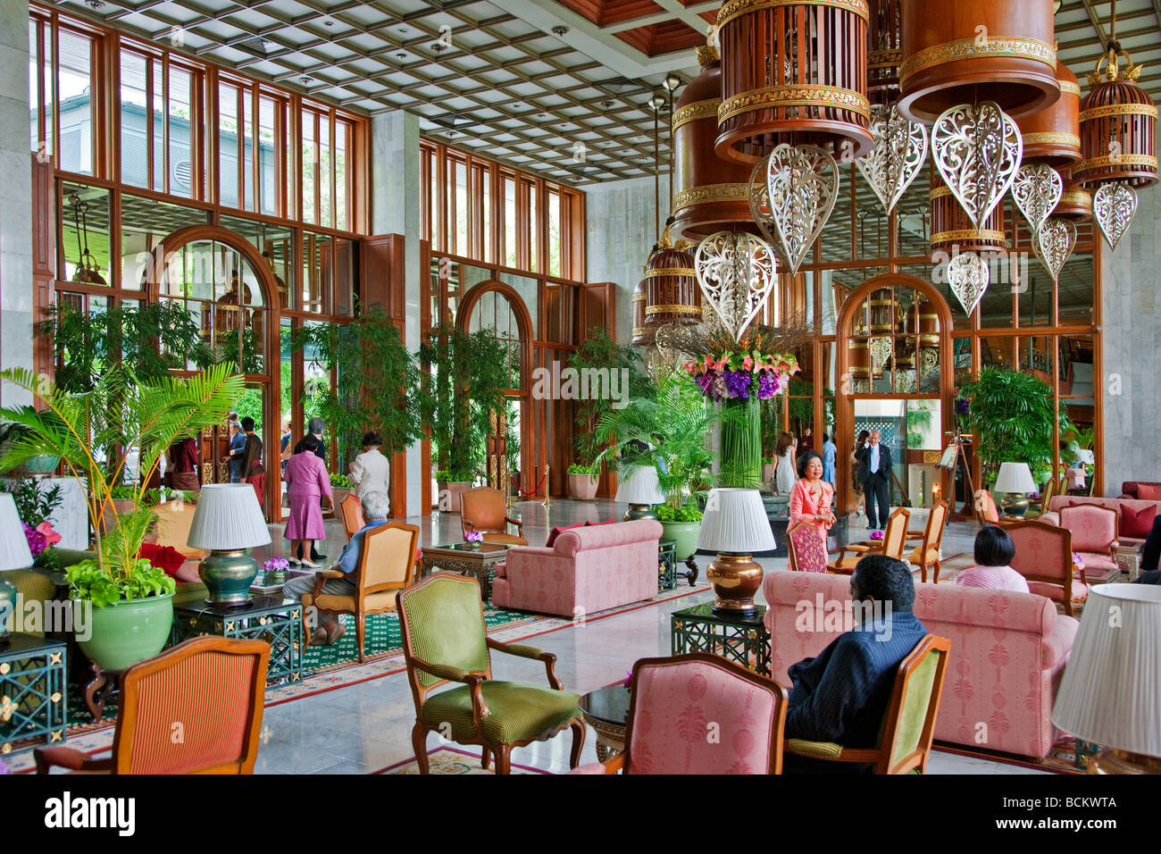 Thailand. Die elegante Lobby des berühmten Mandarin Oriental Hotel befindet sich am Fluss Chao Phraya. Stockfoto