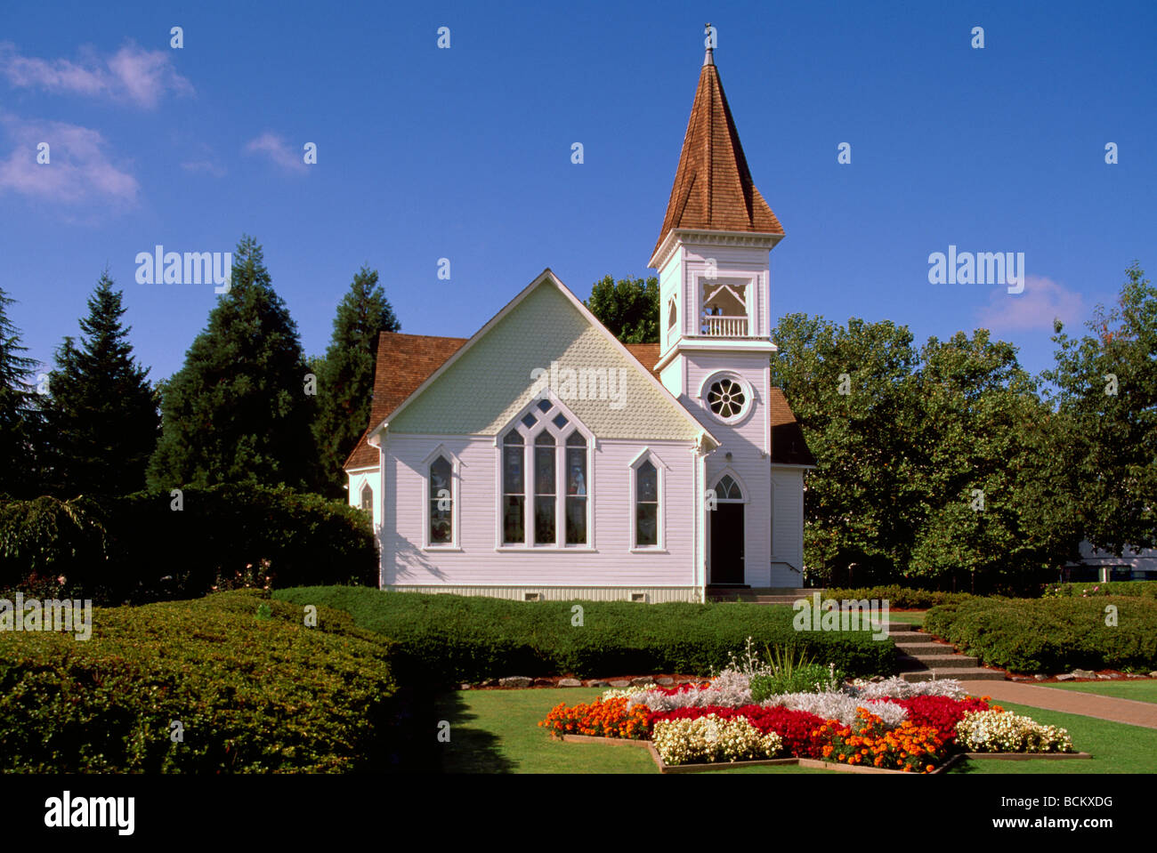 Richmond, BC, Britisch-Kolumbien, Kanada - historische Minoru Kapelle, einem denkmalgeschützten Gebäude in einem ruhigen Garten-Park Stockfoto