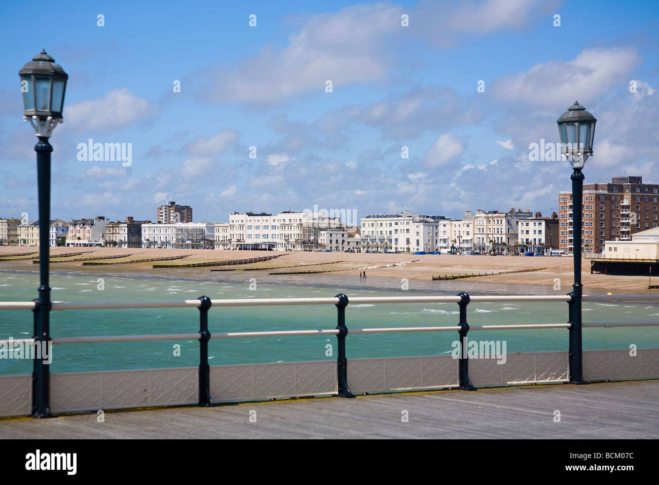 Worthing Strand angesehen vom Pier, West Sussex, UK Stockfoto