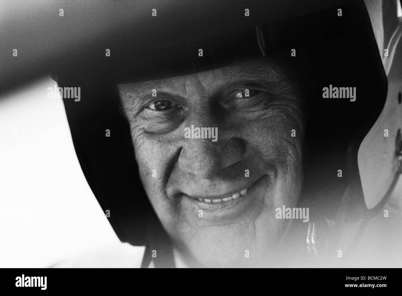 Buzz Aldrin Apollo 11 Astronaut Blick Autofenster Sturzhelm tragen Stockfoto