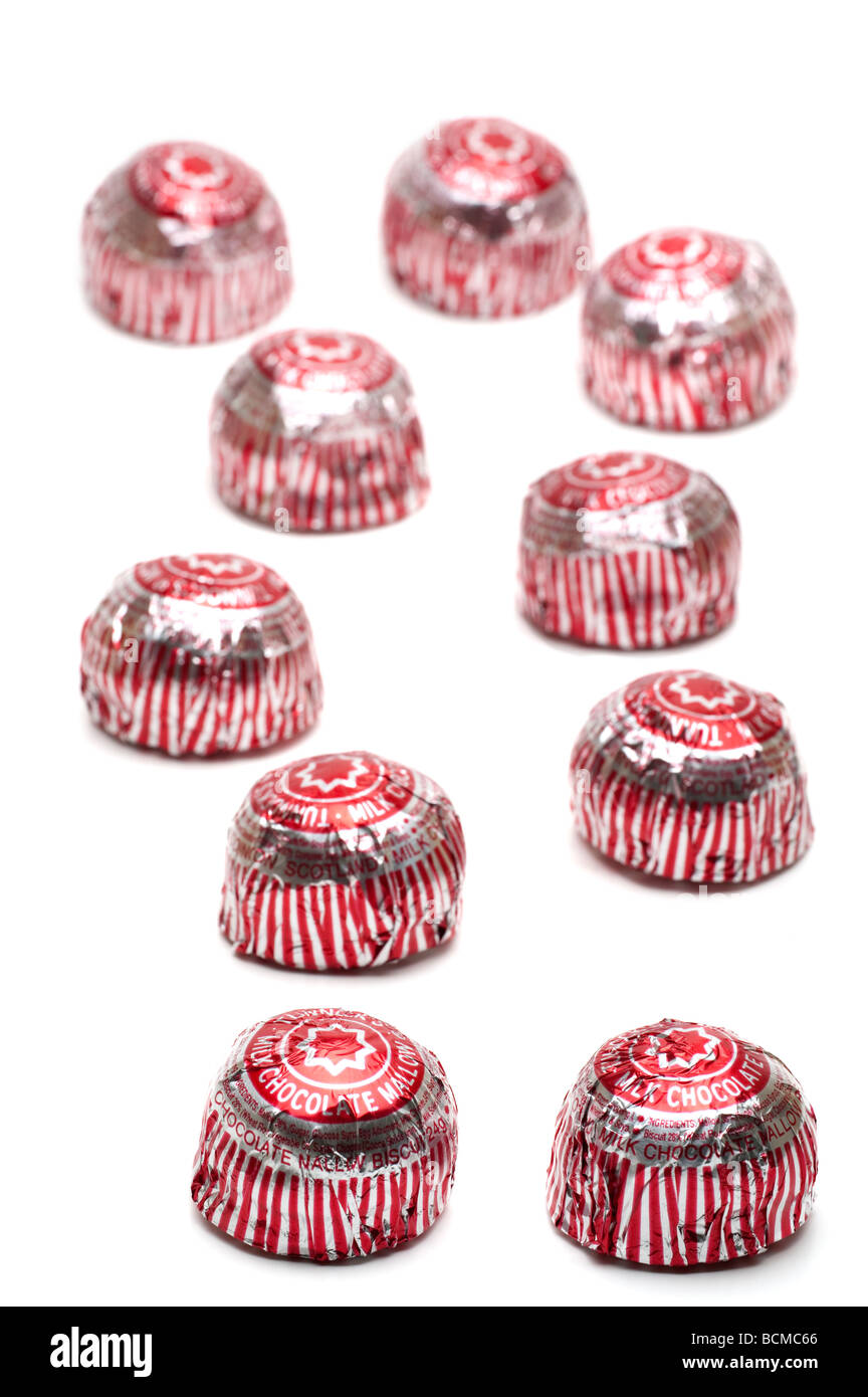 10 silberne und rote "Folie abgedeckt" Schokolade "Tee-Kuchen" Stockfoto