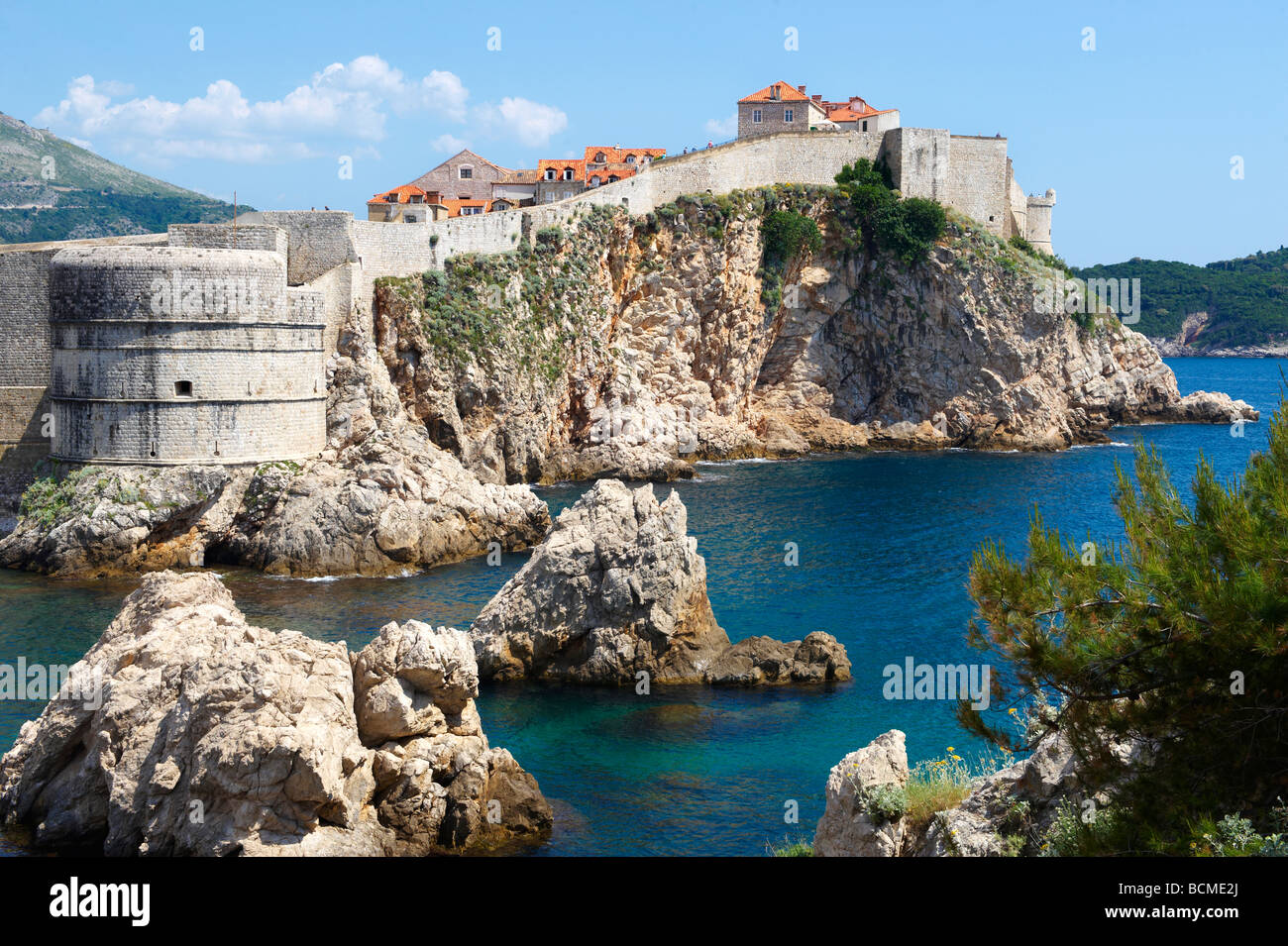 Die mittelalterlichen Stadtmauern von Dubrovnik - Kroatien. Stockfoto