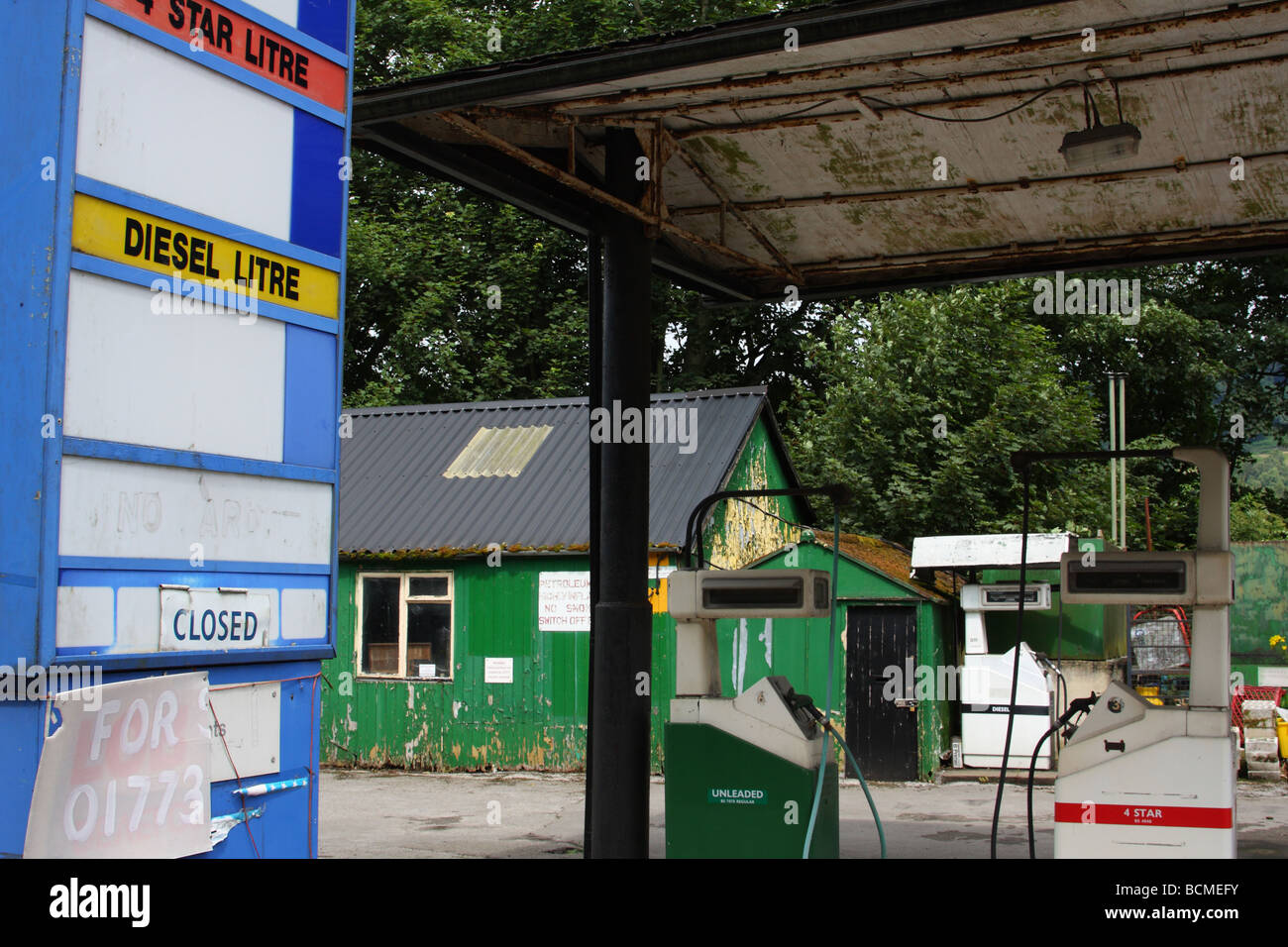 Eine stillgelegte ländlichen Tankstelle in Großbritannien. Stockfoto