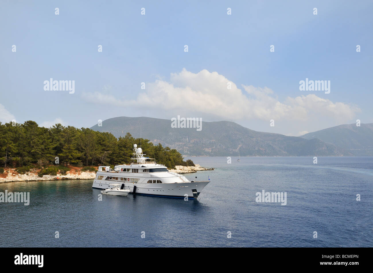 Luxus-Yacht im griechischen Meer Stockfoto