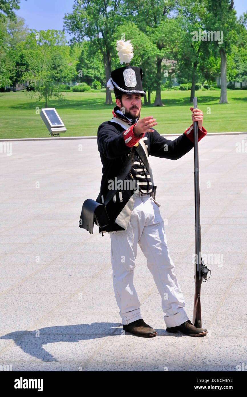 Ein Nationalpark-Internetbenutzung gekleidet wie ein Marine-Offizier im Krieg von 1812 die Schlacht von See Erie beschreibt Stockfoto