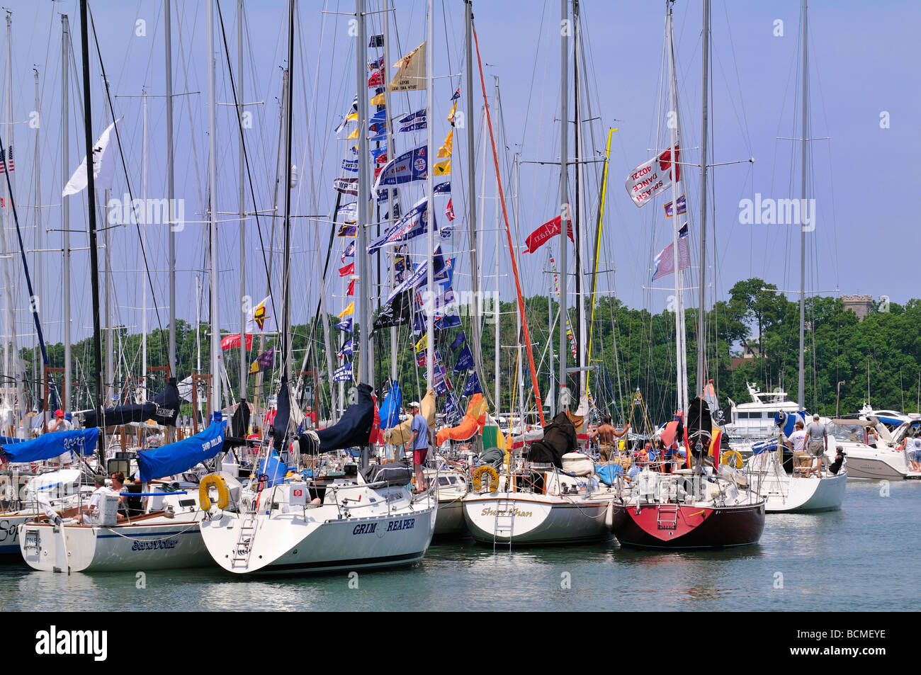 Segelboote drängen sich die Marina am Put in Bay Stockfoto