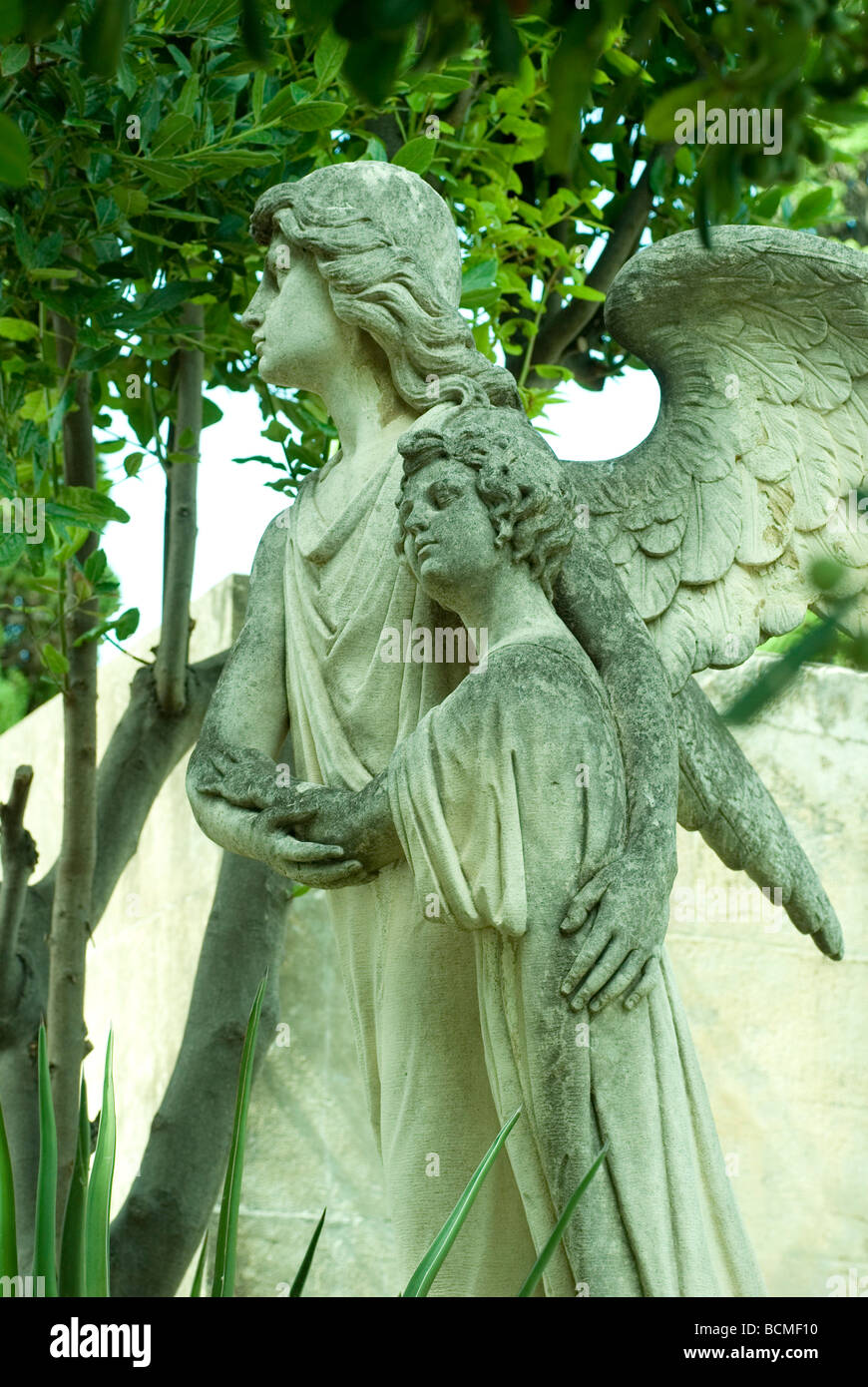 Grabmal der Engel auf dem Friedhof von Sitges, Barcelona - Spanien Stockfoto