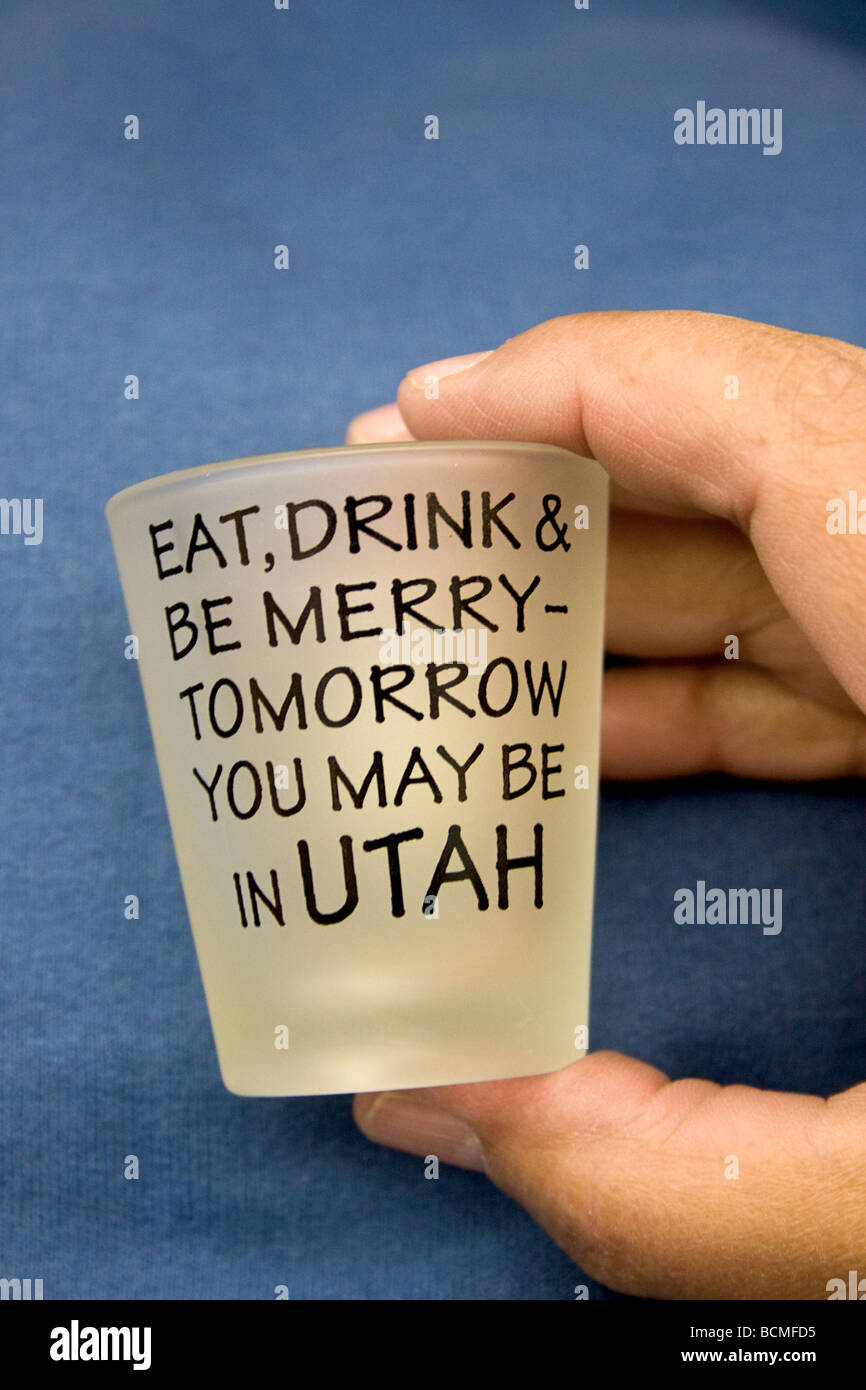 Witz-Shot Glas spielen auf die konservativen Ansichten in Utah gegenüber Alkohol und Alkoholkonsum Stockfoto